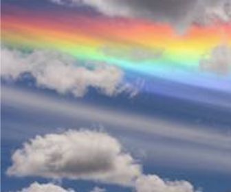 nubes iridiscentes con colores de arco iris
